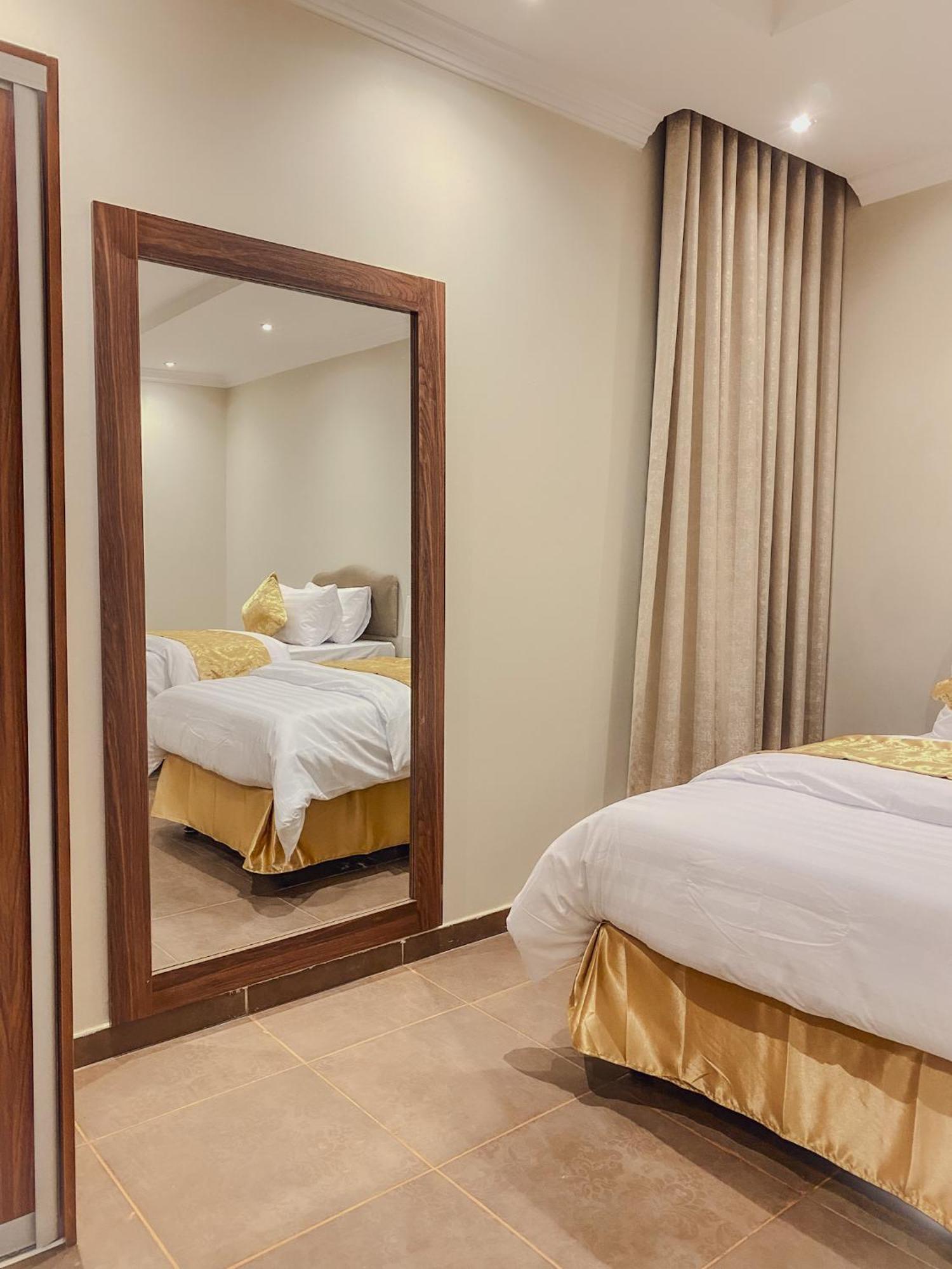 Comfort Inn Al Taawon - Family Only リヤード エクステリア 写真