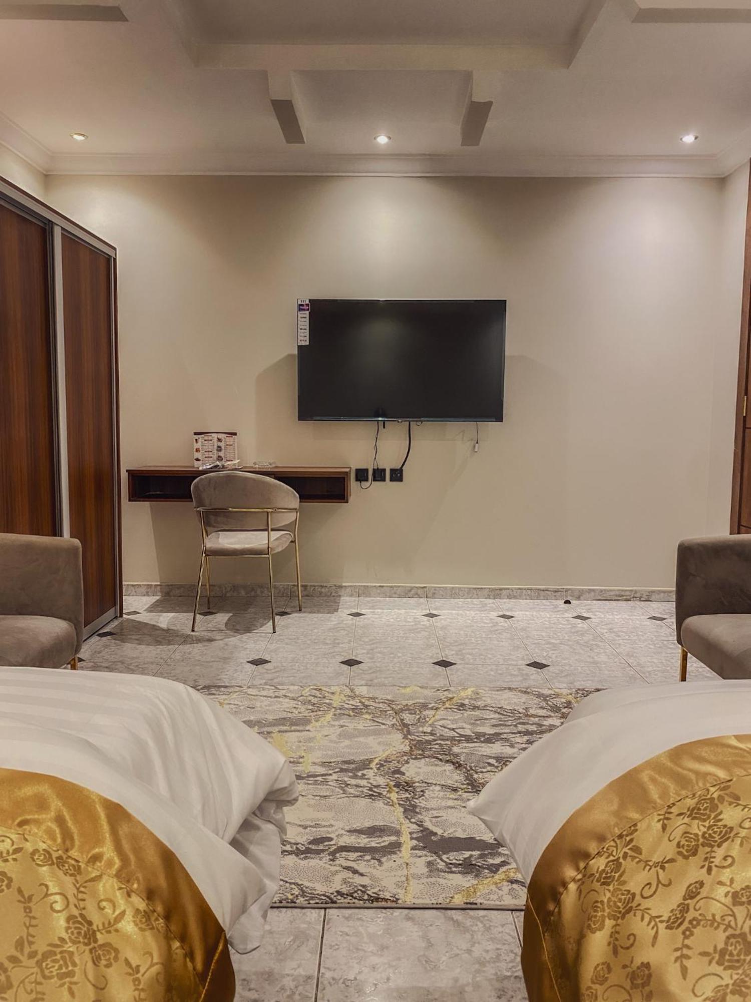 Comfort Inn Al Taawon - Family Only リヤード エクステリア 写真